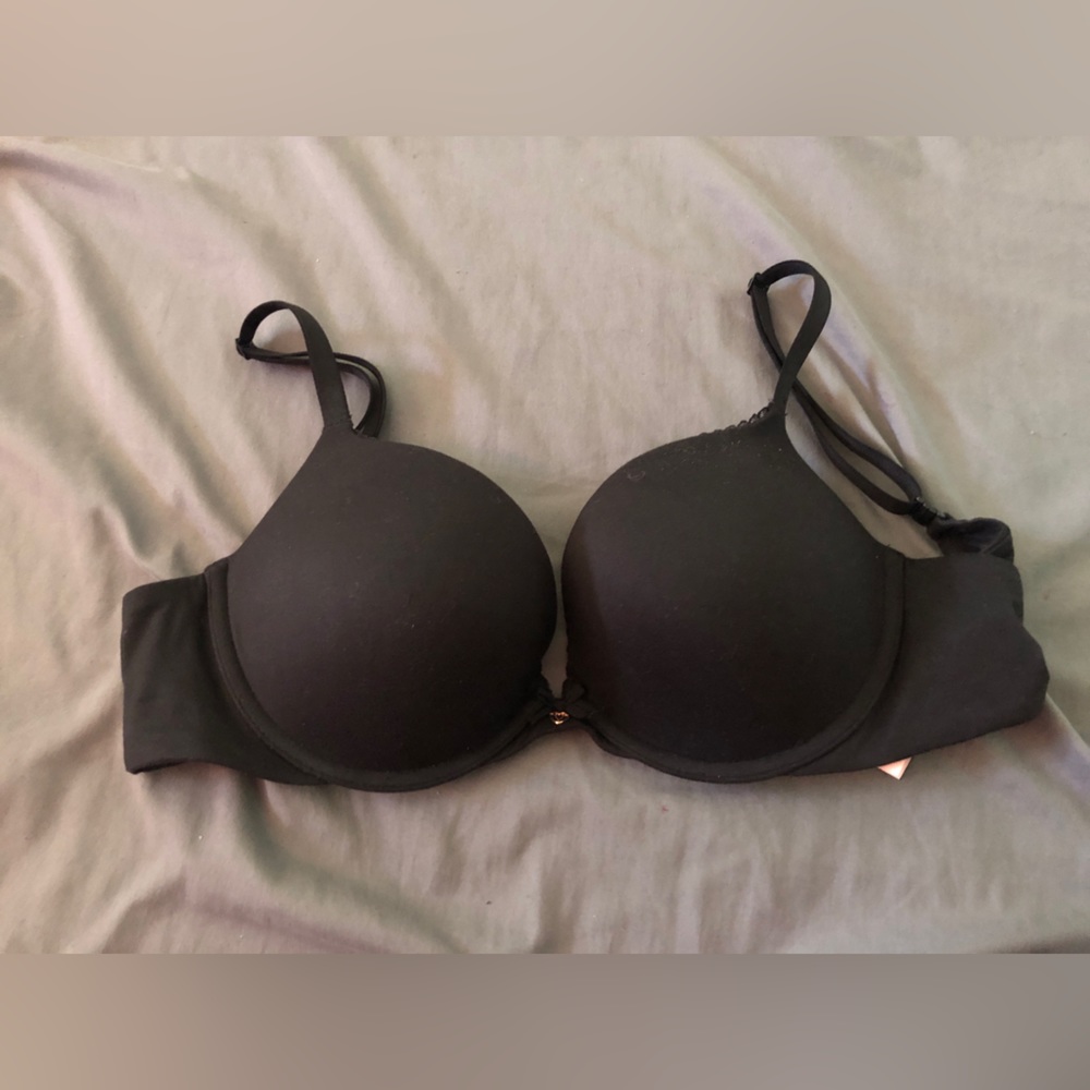 Victoria’s Secret push-up bra (38B)